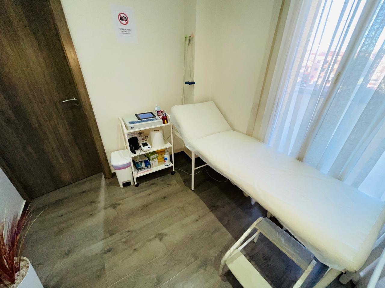 Cabinet 4